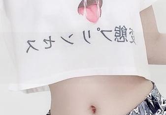 如果Azami是学校里的“少女”，那这些套图就像她发的朋友圈，百看不厌。