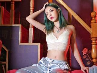 Feilin嗲囡囡 – 厨娘？施忆佳KITTY的写真集可比外面的菜谱还诱人，快去下载。但别说我没提醒你！