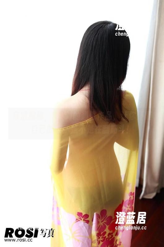 高清展现，ROSI的翘臀作品，让你怀疑自己的眼睛是不是在翻筋斗！