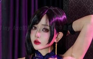 Tiny Asa的美足,高清照片中最亮的那个点。