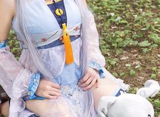 TouTiao头条女神 – 旋转的圣诞旋律，杨曼妮的美图分享再添节日味道！