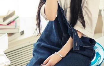 TouTiao头条女神 – 陈怡曼空姐写真：不仅能送餐，还能给你一整瓶阳光！