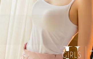 UGirls尤果网 – 温鈊怡的牛仔裤写真：图包里的裤子比我家的沙发还有个性！