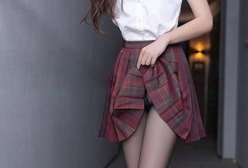 Xiuren秀人网 – 如何在家吃零食又不被御姐打击？Milk大萌私房图包给你灵感！