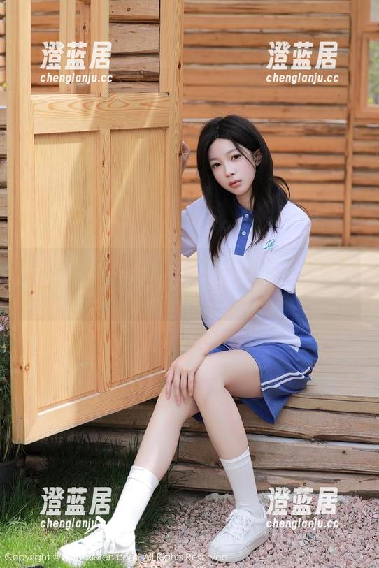 Xiuren秀人网-大橘BBKira Xiuren秀人网 - 突然冒出来的大橘BBKira,教室里的即兴写真