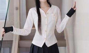 Xiuren秀人网 – 当李丽莎穿上泳衣，高清写真就像把夏天统统搬回了家！