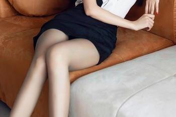 Xiuren秀人网 – 学妹的最新图集来了！爱丽莎Lisa的表情似乎在说“我只是在这里，无意间撩到你”。