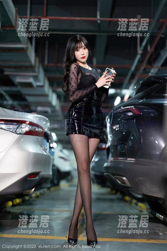 Xiuren秀人网 - 看了王馨瑶Yanni的图包，发现一只标准的美脚可以引爆无数神奇想象。