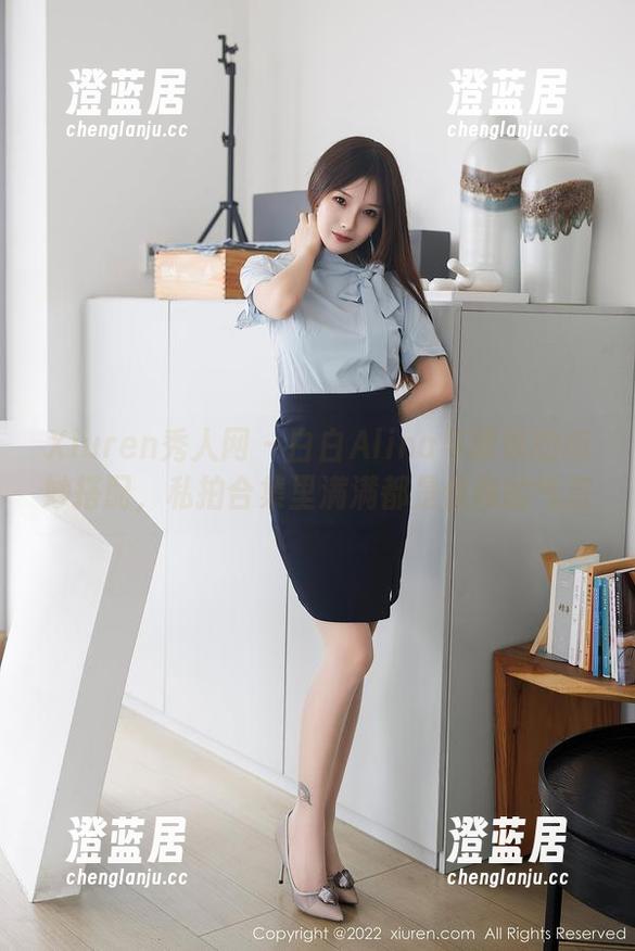 Xiuren秀人网-白白Alina Xiuren秀人网 - 白白Alina与眼镜的绝妙搭配,私拍合集里满满都是优雅的气息