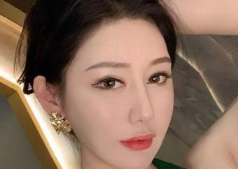 微密圈 – 不爱笑的赛琳的可爱作品集开启了我的二次元大门，下载一份，送给你的“次元壁”朋友！