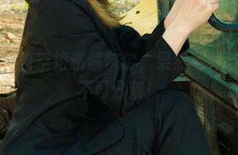 丽柜 – 当空姐邂逅尔尔，果然写真与下载不可分割！