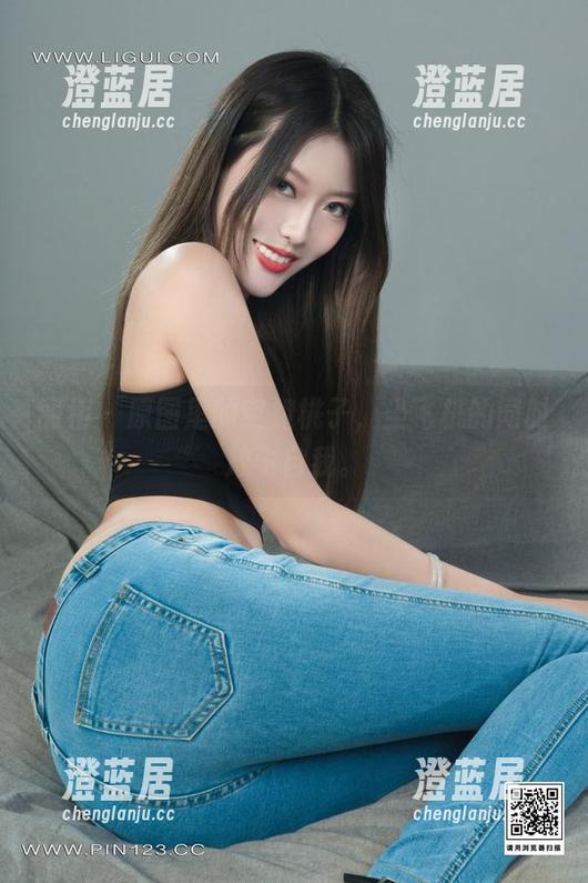 丽柜 - 原图里的空姐桃子，坐飞机的同时放飞自我。