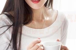 克拉女神 – 写真里透出的黑色气息，妮子的私拍你看了吗？