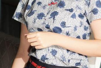 克拉女神 – 写真图集中又有新花样，嫚予在欢畅时差点摔倒！