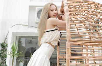 嗲囡囡 – 小蛮妖yummy的全套轰趴——裸足才是真正的社交密码