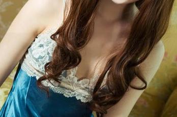 头条女神 – 小热巴在高清写真中撒发可爱气息，真让人想多看几眼啊。