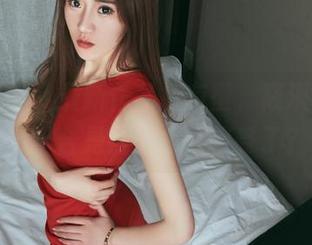 头条女神 – 最新作品挺有型，筱溪和皮衣的组合是撞了还是接受了？