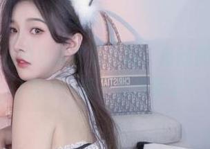 小小奶瓶儿的兔女郎加长版，最新照片让人咽口水——等不及想看了！