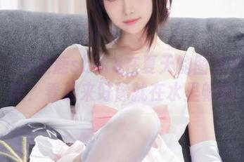作品：小鹿鹿shika在夏天的图片中游泳吗？看起来好像就在水里畅游