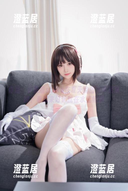 作品：小鹿鹿shika在夏天的图片中游泳吗？看起来好像就在水里畅游