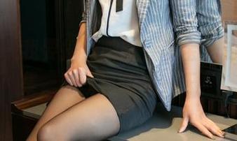 尤果网 – 我要摇旗呐喊，李宝儿的皮衣图集，分享自信每一天！