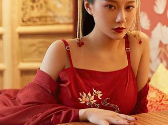 尤蜜荟 – 曦宝儿再出新图包，女仆妹妹太牵动我的神经，让我恨不得举手投降。