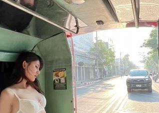 微密圈 – 就是阿朱啊的裸足写真：轻轻的放下，重重的放纵，狂野的优雅