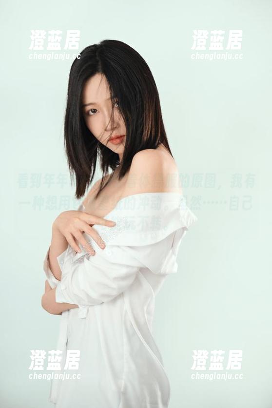 看到年年Nnian穿着体操服的原图，我有一种想用它做壁纸的冲动。虽然……自己可能玩不转。