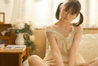 幼水铃衣的白裙，高清画质让蓝天都嫉妒