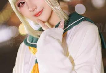 幼爱youmeko图册：白色衣服的反叛，呼之欲出，轻松又撩人。