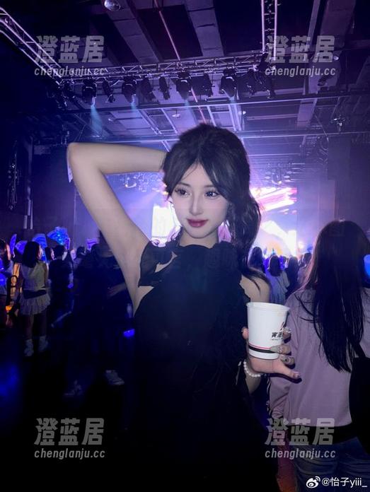怡子yiii与白色的“光怪陆离”，这本图集毫无圣光可言，趣味在哪呢？