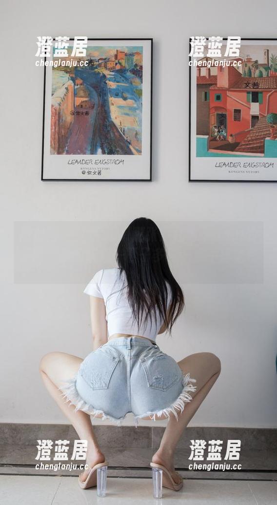 微密圈 – 文茜cool那张紫红色neinei的原图，我的喘息一下子多了一点不确定性。