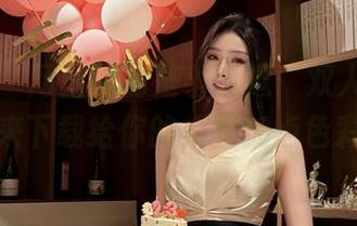 微密圈 – 网盘里的是小逗逗“双人”搭配，快来下载给你的桌面加点色彩吧。