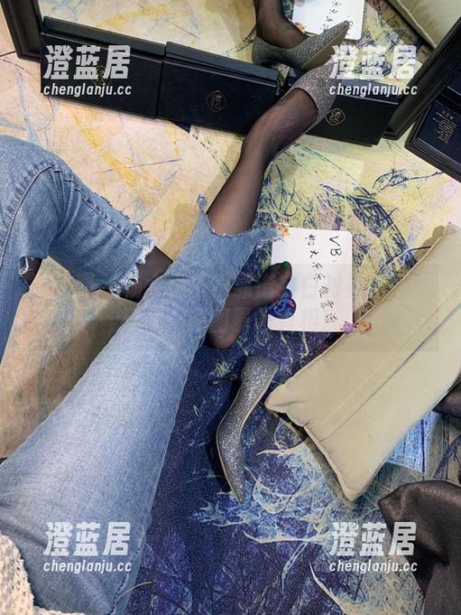 杨大乐乐很靠谱 微密圈 - 杨大乐乐很靠谱穿白衬衫的百变风格,原图暴露真相!