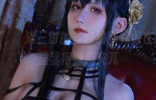 可神奇了，桜满三时的圣路易斯礼服在cos合集里显得特别突兀