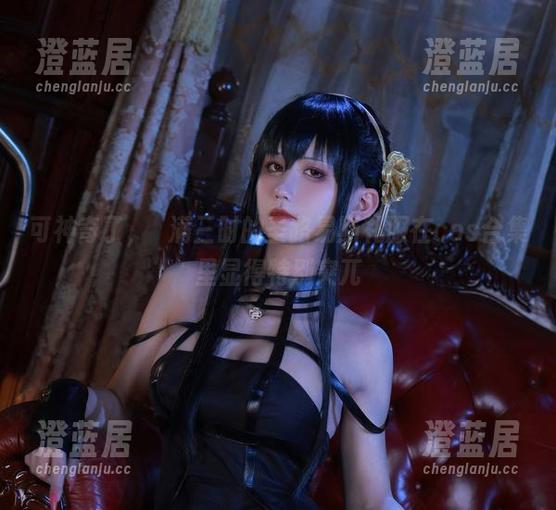可神奇了，桜满三时的圣路易斯礼服在cos合集里显得特别突兀