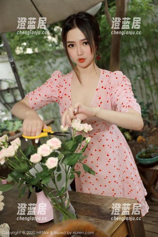 模范学院-Jennanni_Jen 模范学院 - 如果白丝是个情感代言人,Jennanni_Jen的全套图片无疑是一封情书。