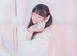 樱群的美图更新啦！私房里那位抓人眼球的少女真让人不知该咋办
