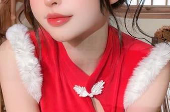 看！清水由乃在泳池里打水仗，图片记得好好收藏哦！