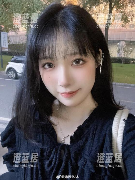 炸酱沐沐和她的黑太子COS：图包里的小乐趣