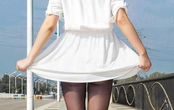 爱丝 – 从这些图包感受何冉的优雅，“礼服”也是有学问的呀。