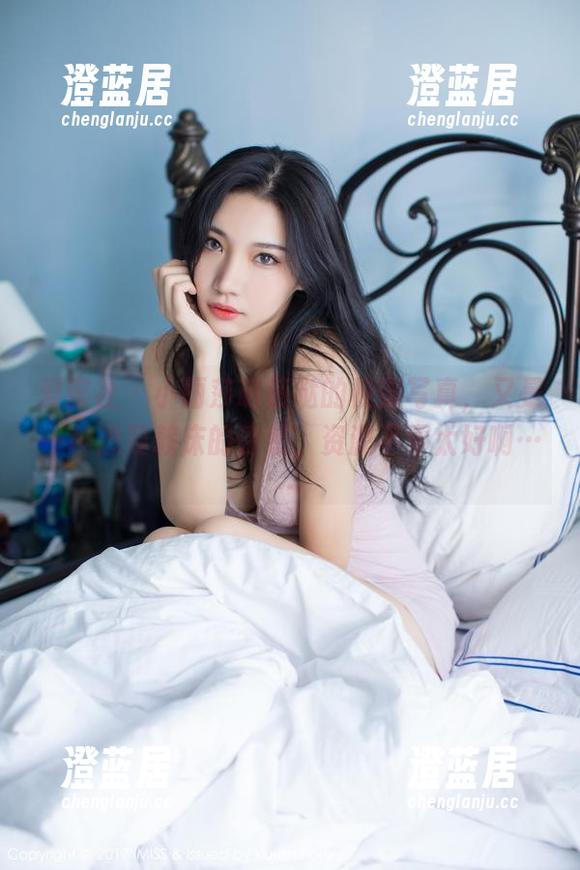 爱蜜社 - 小丽莎萌萌哒的校服写真，又是一种想要赖床的诱惑，资源不要太好啊……