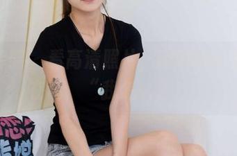 物恋传媒 – 看高清照片，嘟嘟的皮衣似乎在说：“我怎么了？”