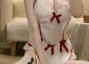 微密圈 – 猫咪的瑜伽之旅，原图记录相扑猫在冥想中的扭动。