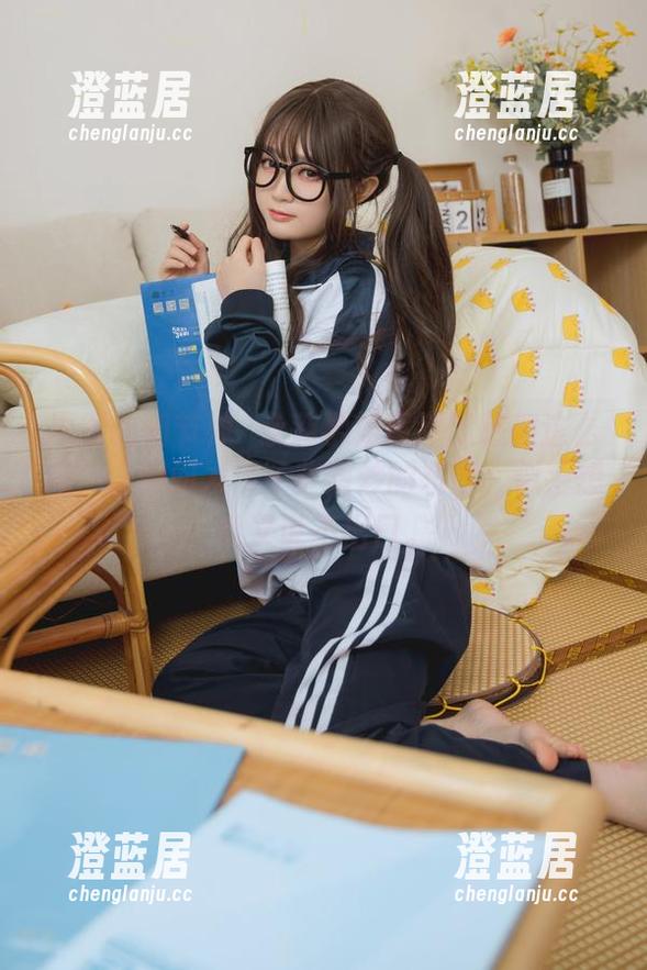 神沢永莉 原图的细节神沢永莉学姐竟然隐藏得这么深,转眼间发现了些微妙的东西,似乎想说又说不出口。