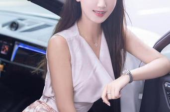 秀人网 – e宝小野猫的短裤图包：每一条都像一封写给夏天的情书！