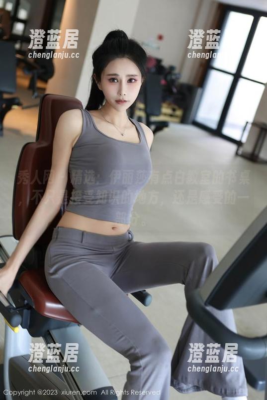 秀人网 - 精选：伊丽莎有点白教室的书桌，不只是接受知识的地方，还是感受的一部分。