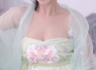 秀人网 – 周周不吃香菜的夏日，在线合集实力引发无数羡慕的目光，啧啧！