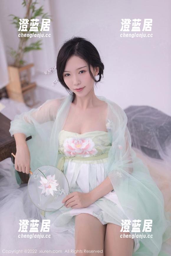 秀人网 - 周周不吃香菜的夏日，在线合集实力引发无数羡慕的目光，啧啧！