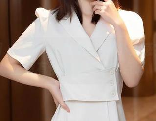 秀人网 – 白裙+小果冻儿=意外灵感？资源里总有你意想不到的点滴